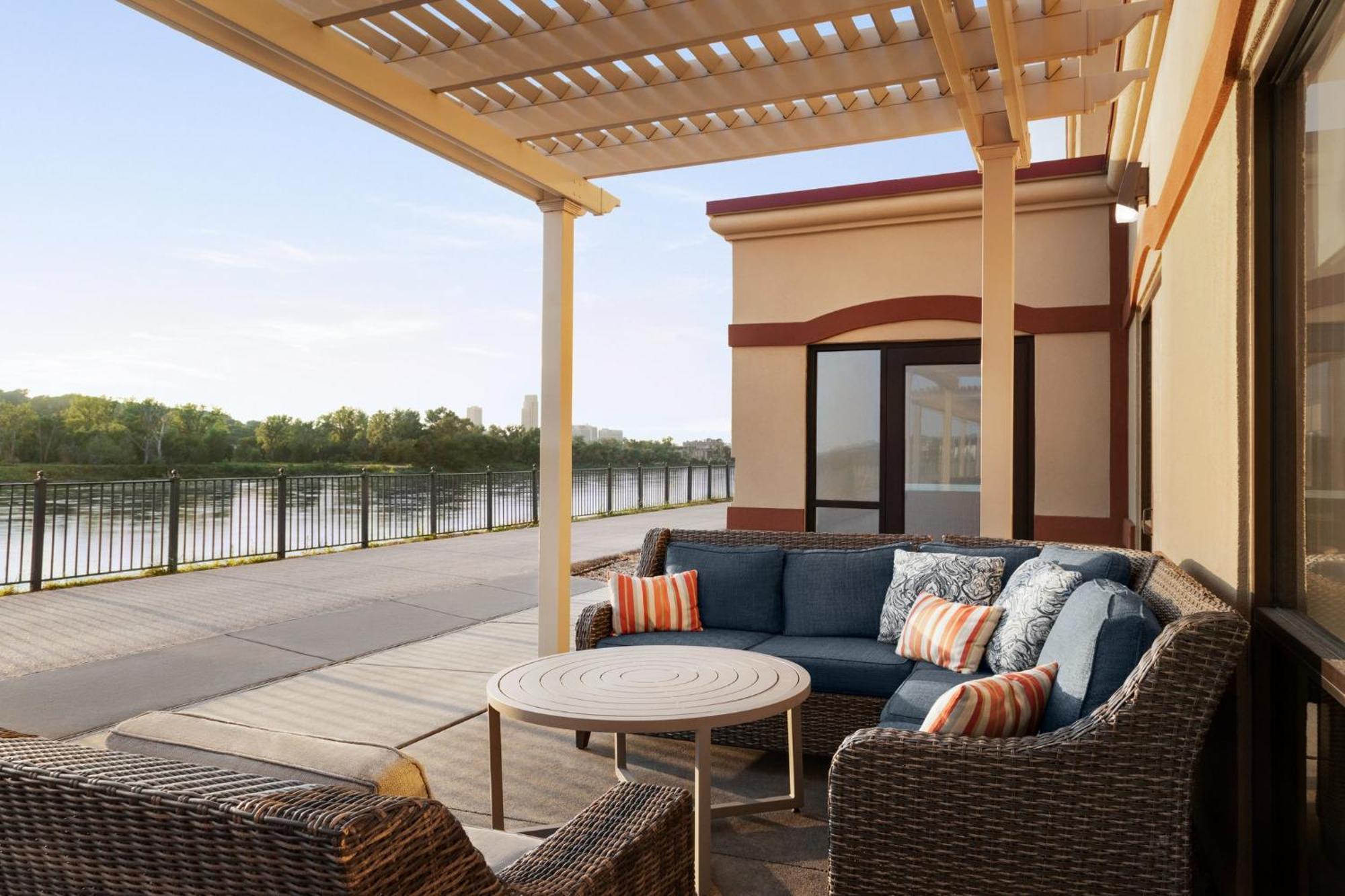 Holiday Inn Hotel & Suites Council Bluffs By Ihg Exterior photo